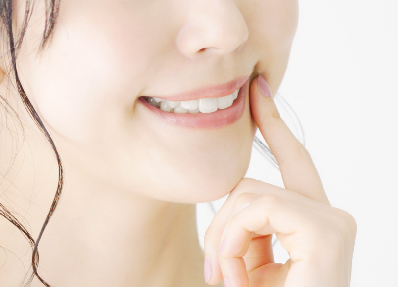 自然な仕上がりの追求|クリア総合歯科